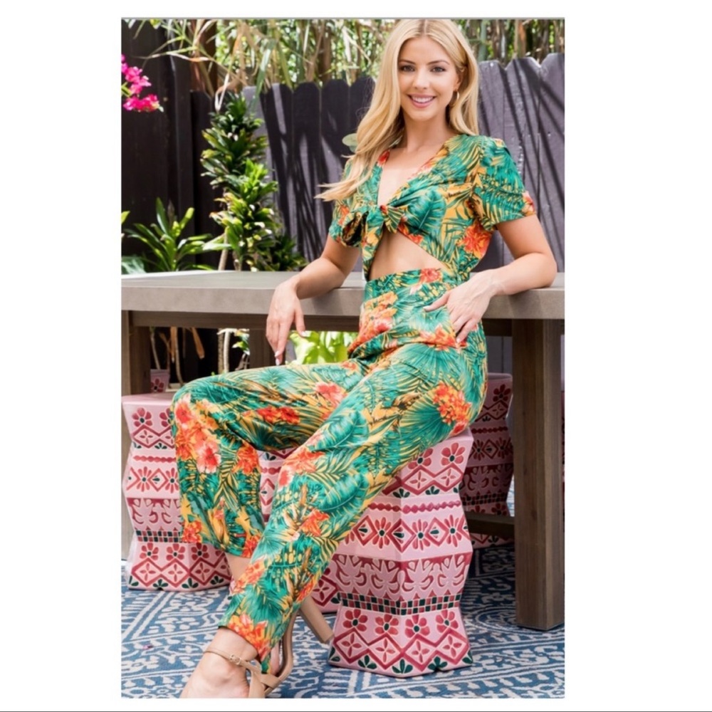 New Adorable Tropical Print Open Mid-rift Short Sleeve Jumpsuit